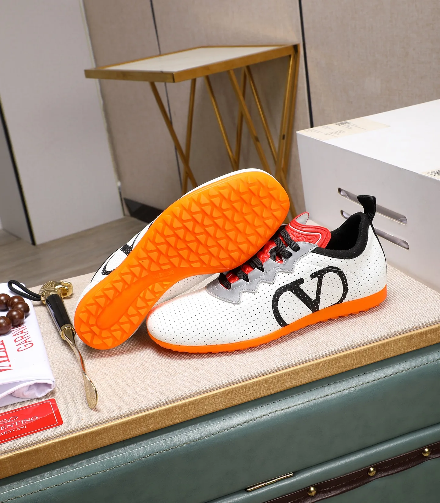 Men's Men's Shoes 💰620 VALENTINO 🌹🌹🌹2025 Valentino's latest spring sneakers! The counter 🔥 recommends RUNBOOT, which is lightweight and comfortable. It has a multi-functional design that integrates blue sneakers, running shoes, and fashionable sneakers to create a cool on-foot effect. ♥️♥️Fashionable sneakers that are sought after by many popular celebrities and fashion influencers♥️♥️. 👉All-round original 1:1 high-end production 👉Fabrics: Two options: delicate, soft and comfortable eyelet lambskin and high-end technical fabrics 👍Super soft suede special lining inside 👍Outsole wear-resistant TPU material 👍Full set of original counter packaging